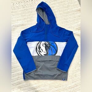 Men’s fanatics Dallas Maverick jacket. Size small. Great condition.